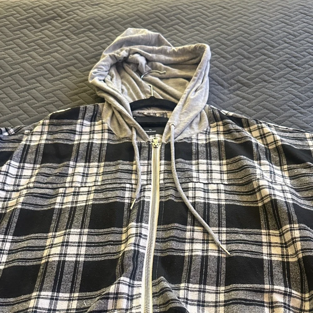 New Look Black & White Plaid Zip-Up Hoodie with Gray Hood - Picture 3 of 11